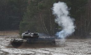 Ucrânia: Borrell pede envio de tanques Leopard 2 para forças ucranianas