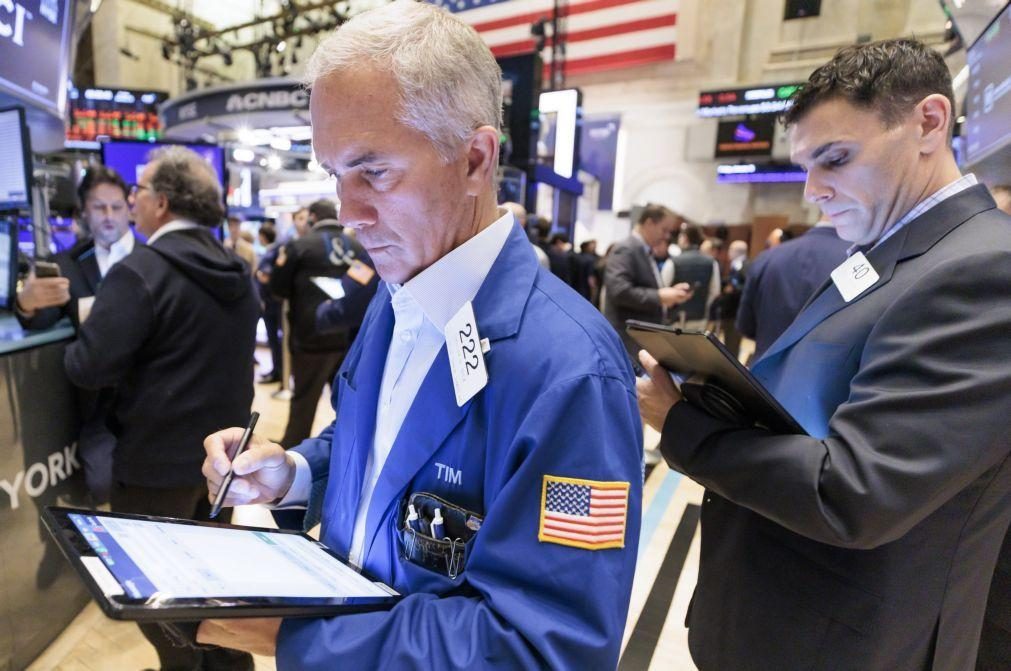 Wall Street fecha sem rumo prejudicada por resultados e indicador conjuntural