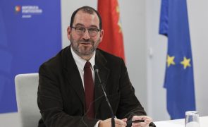 Governo e sindicatos retomam hoje negociações sobre recrutamento de professores