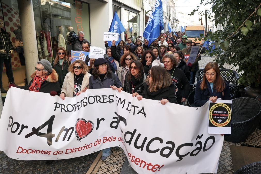 Professores protestam em Beja em prol da educação por 
