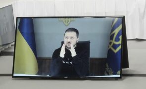 Zelensky reclama em Davos rapidez nas decisões para ajudar o país