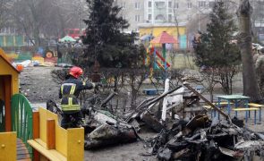 Autoridades corrigem para 14 número de mortos em queda de helicóptero na Ucrânia