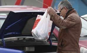 Distribuição quer travar proibição de sacos de plástico para fruta e pão a partir de junho