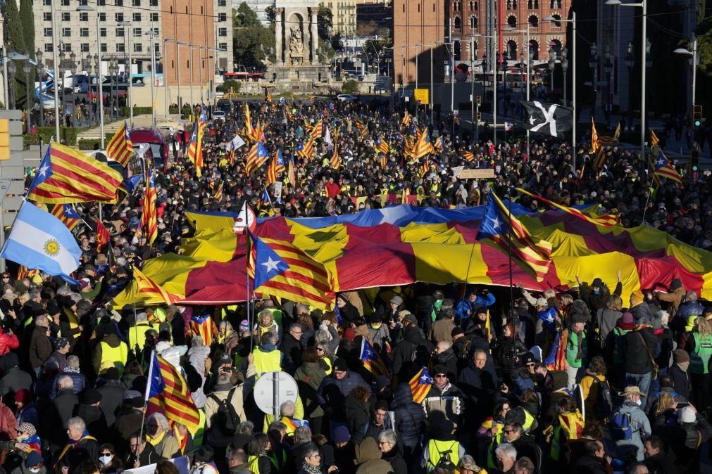 Centenas nas ruas de Barcelona para mostrar que independentismo 