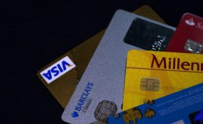 Compras com cartão nos centros comerciais em 2022 superam níveis pré-pandemia