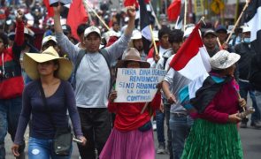Centenas de manifestantes interrompem operações no aeroporto de Arequipa, no Peru