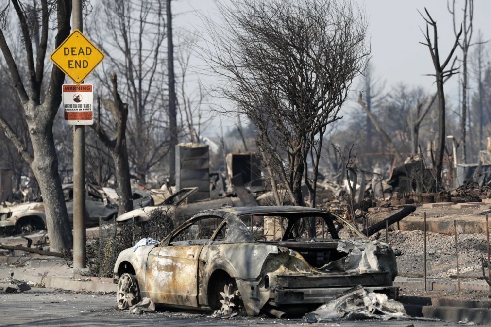 Número de mortos nos incêndios na Califórnia sobe para 42
