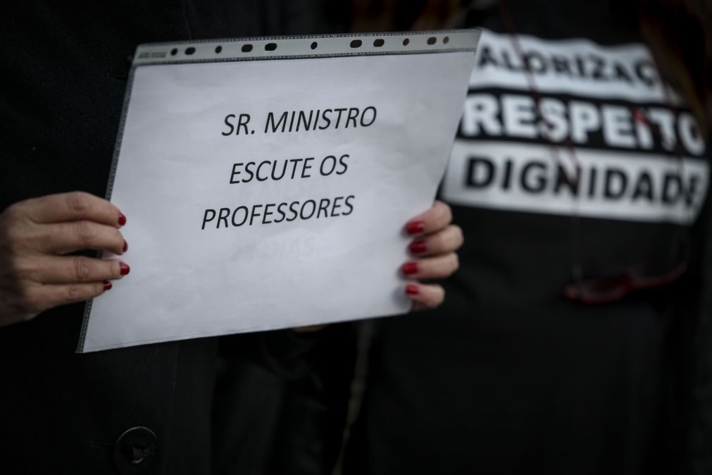 Negociações sobre concursos prosseguem hoje com protesto em frente ao Ministério da Educação