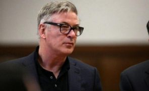 Alec Baldwin acusado de homicídio involuntário na morte da diretora de fotografia