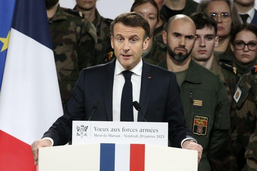 Macron propõe aumento das despesas militares da França para enfrentar ameaças