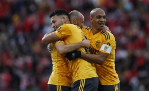 Benfica vence Santa Clara e mantém diferença no topo da classificação