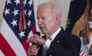 Biden anuncia medidas para facilitar acesso de mulheres que querem abortar a medicamentos