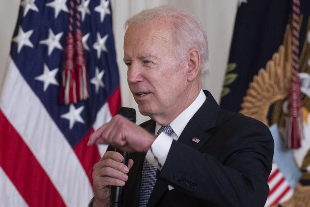 Biden anuncia medidas para facilitar acesso de mulheres que querem abortar a medicamentos
