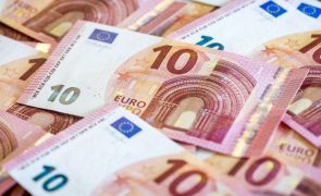 Euro segue perto de 1,09 dólares, um máximo de nove meses