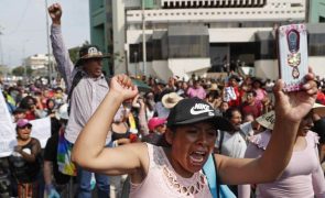 Peru: Protestos e bloqueios de estradas prosseguem para exigir demissão de Boluarte