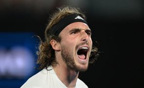 Tsitsipas pela quarta vez na meia-final em Melbourne