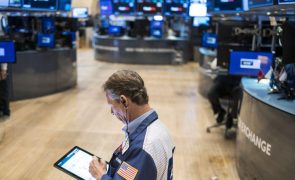 Wall Street segue em baixa pressionada por resultados trimestrais
