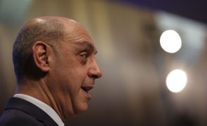 Ministro confiante de que é possível manter maternidades a funcionar