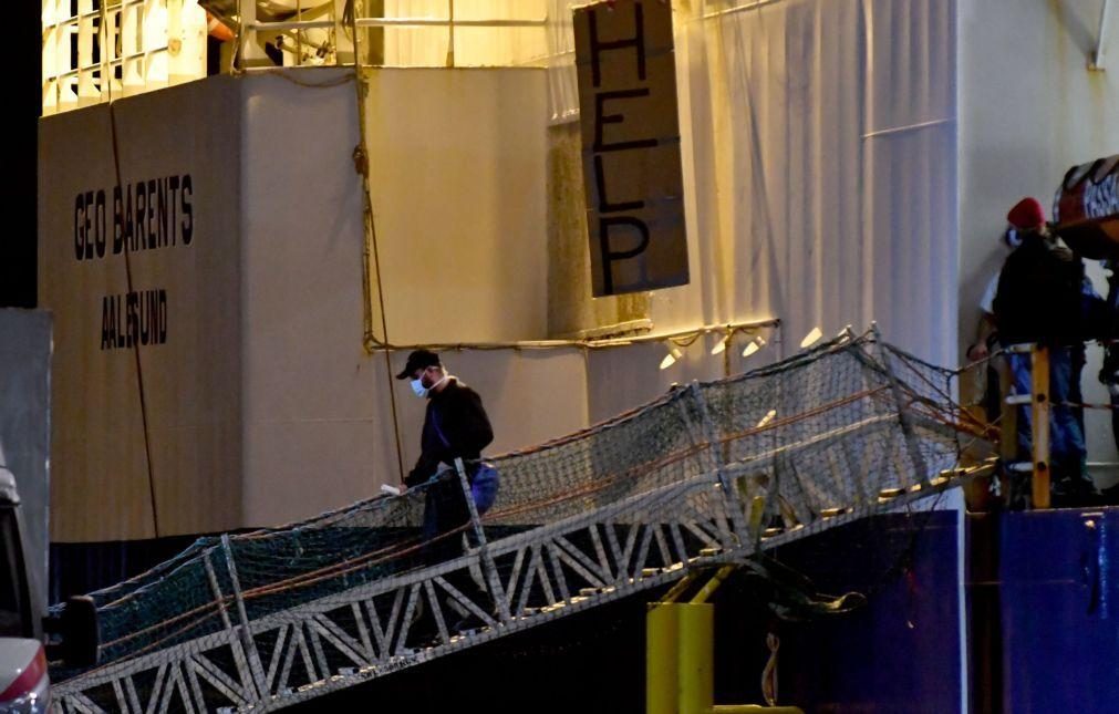 Navio de Médicos Sem Fronteiras com 237 migrantes a bordo após terceiro resgate
