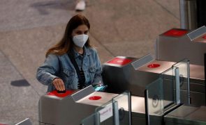 Covid-19: Espanha acaba com máscara obrigatória nos transportes em fevereiro