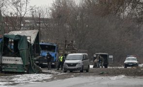 Pelo menos 11 mortos e 11 feridos hoje em bombardeamentos russos na Ucrânia
