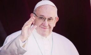 Palco para Papa Francisco em Lisboa custa 5 milhões de euros. Famosos revoltados