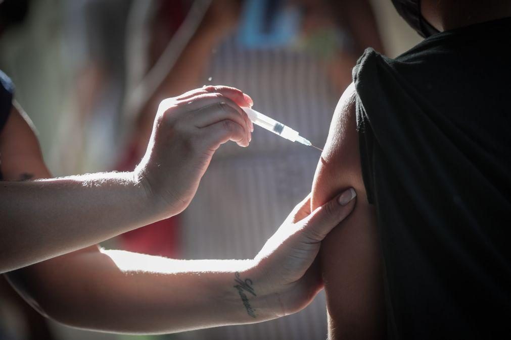 Covid-19: Brasil anuncia nova campanha de vacinação contra variantes mais recentes