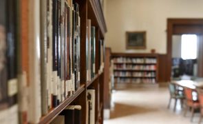 Escolas causam doenças que podem ser para a vida toda, afirmam especialistas