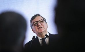 Durão Barroso diz que os governos devem evitar a arrogância do poder