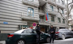 Um morto e dois feridos em ataque contra a embaixada do Azerbaijão em Teerão