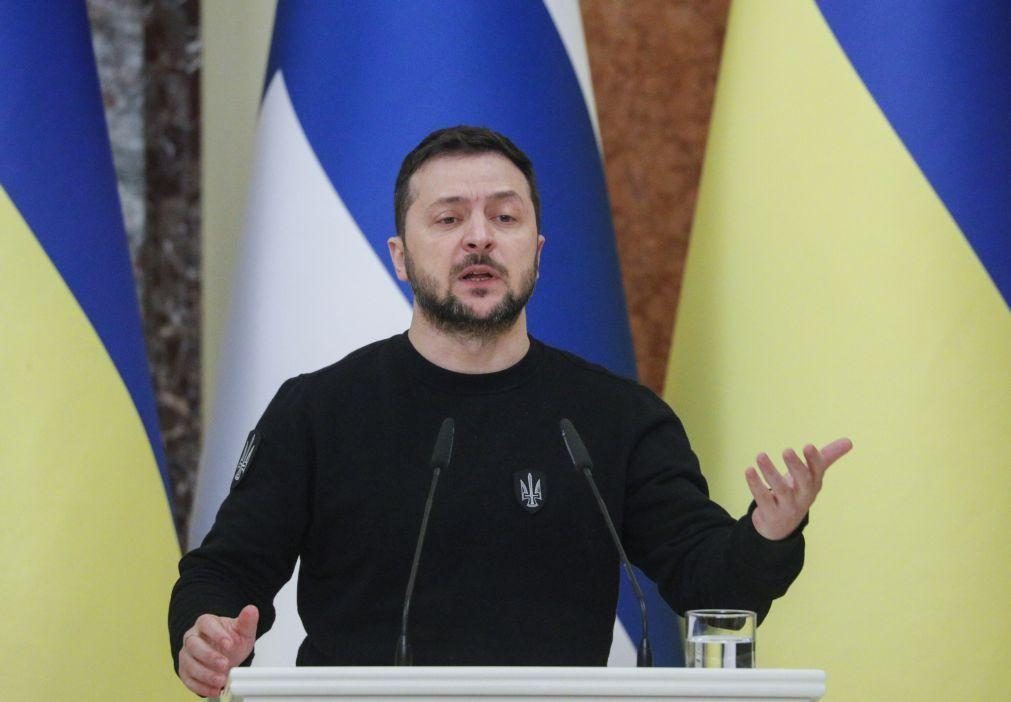Zelensky agradece ajuda mas critica líderes europeus pela demora na decisão
