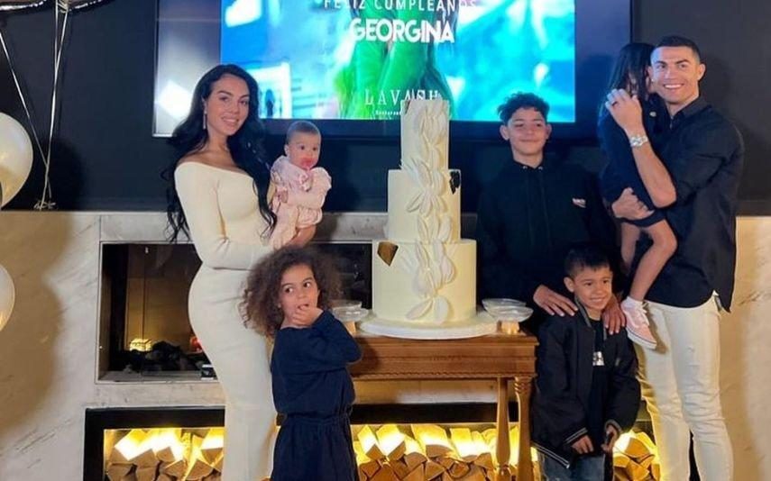 Georgina Rodriguez Plumas, flores e muito luxo! Entre no aniversário da namorada de CR7