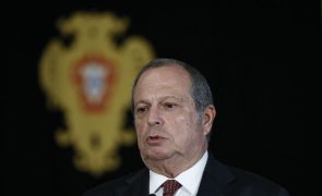 Governo deve atender a problemas com salários que estiveram congelados