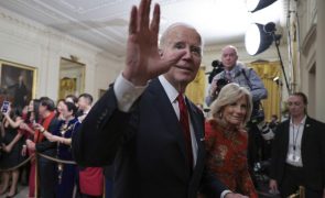 Documentos confidenciais de Biden embaraçam politicamente Casa Branca