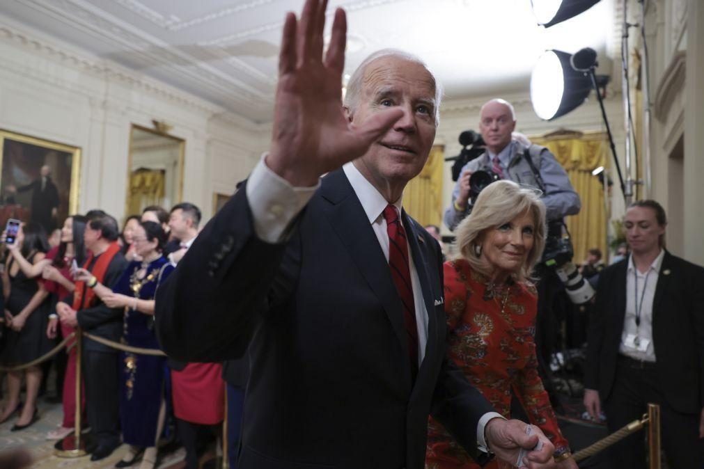 Documentos confidenciais de Biden embaraçam politicamente Casa Branca