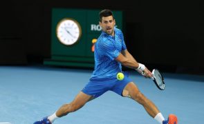 Djokovic conquista 10.º Open da Austrália ao bater Tsitsipas