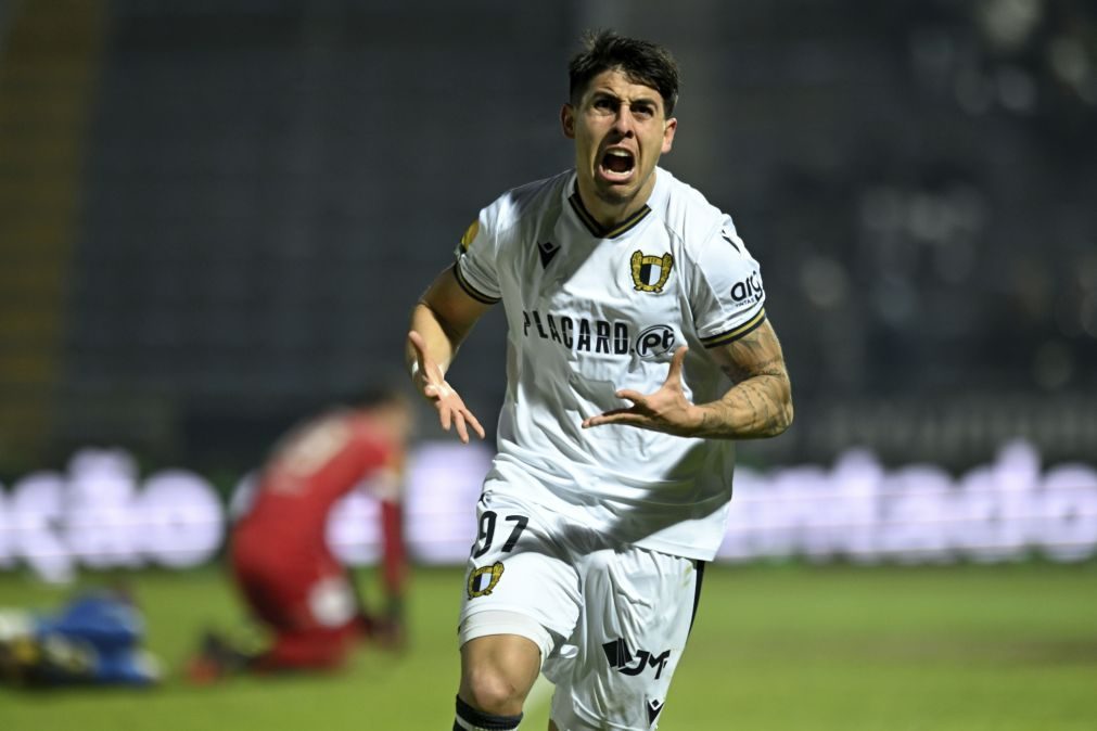 Famalicão vence Estoril Praia com golo solitário de Colombatto