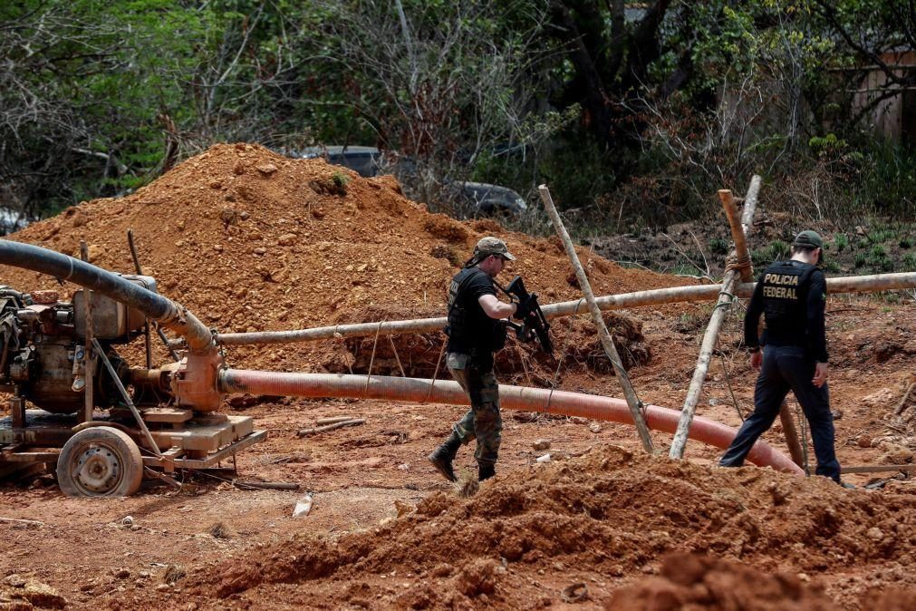 Brasil ataca mineração ilegal em terras indígenas com apreensão de dezenas de aviões
