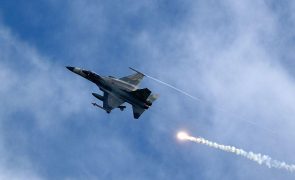 Taiwan lança caças e coloca marinha em alerta face a incursões da China