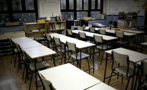 Serviços mínimos obrigam a manter todas as escolas abertas independentemente da greve
