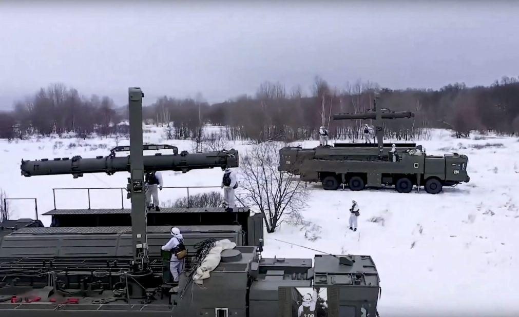 Bielorrússia começa a operar sistema de mísseis Iskander