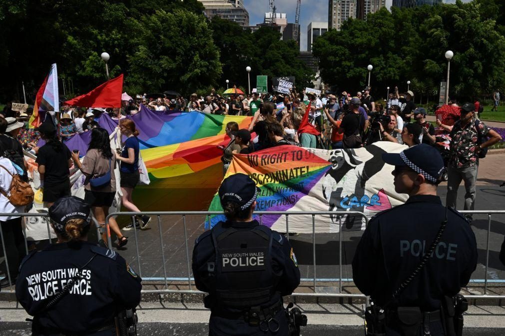 Protestos de vítimas de abusos sexuais marcam funeral de cardeal australiano