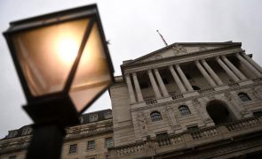 Banco de Inglaterra sobe taxas de juro em 50 pontos base para 4%