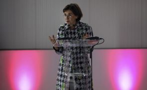 Ministra da Agricultura criticada da esquerda à direita no parlamento