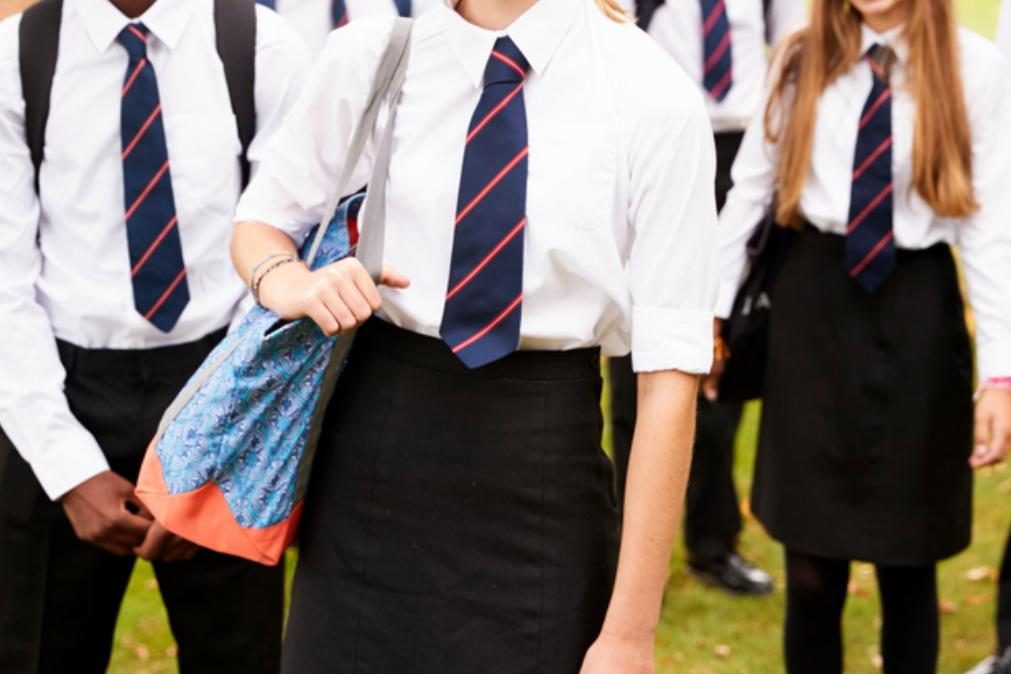 Escola secundária obriga alunas menstruadas a pedir autorização especial para ir à casa de banho