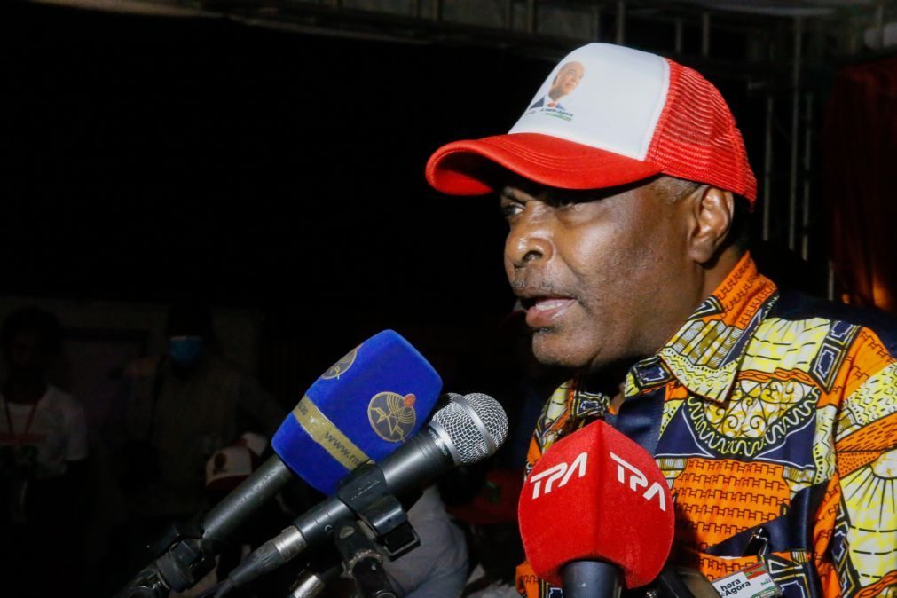 Chivukuvuku ameaça processar Governo angolano e diz que PRA-JA Servir Angola vai ser legal