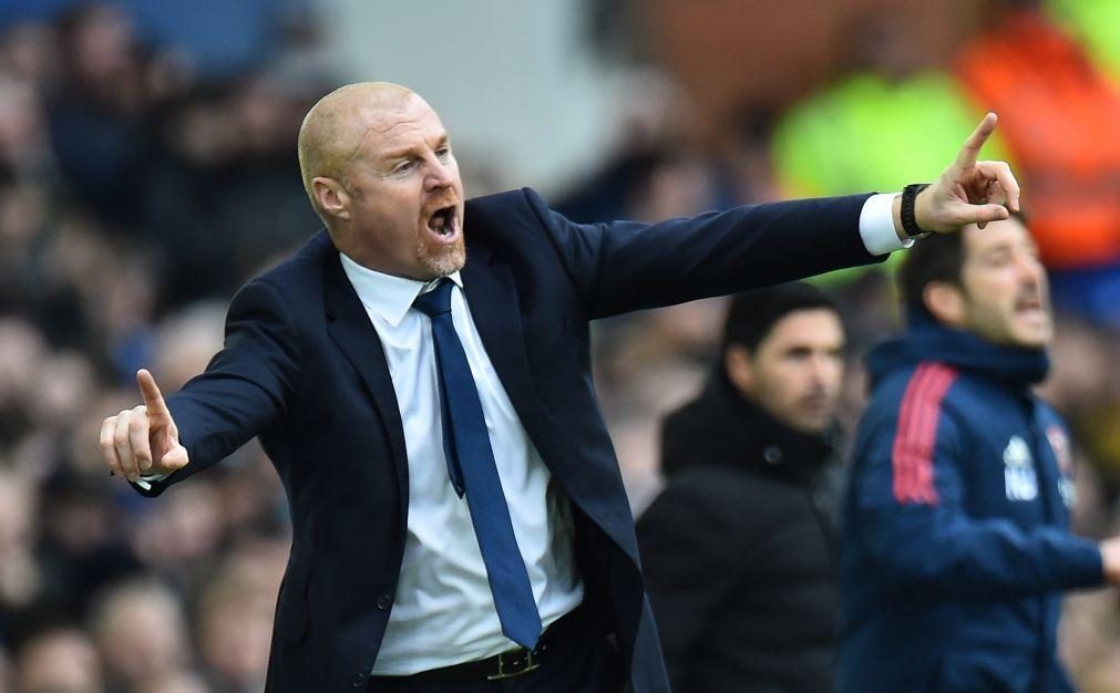 Everton vence líder Arsenal na estreia do treinador Sean Dyche