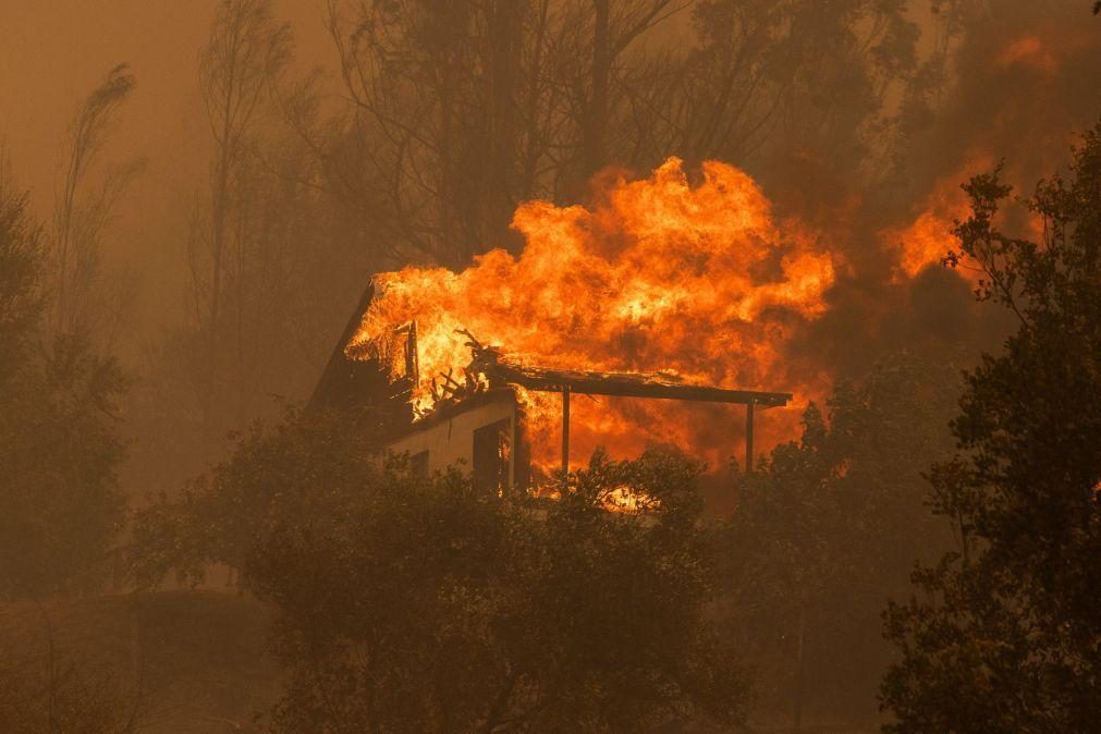 Vaga de incêndios no Chile faz 16 mortes, Presidente pede ajuda internacional