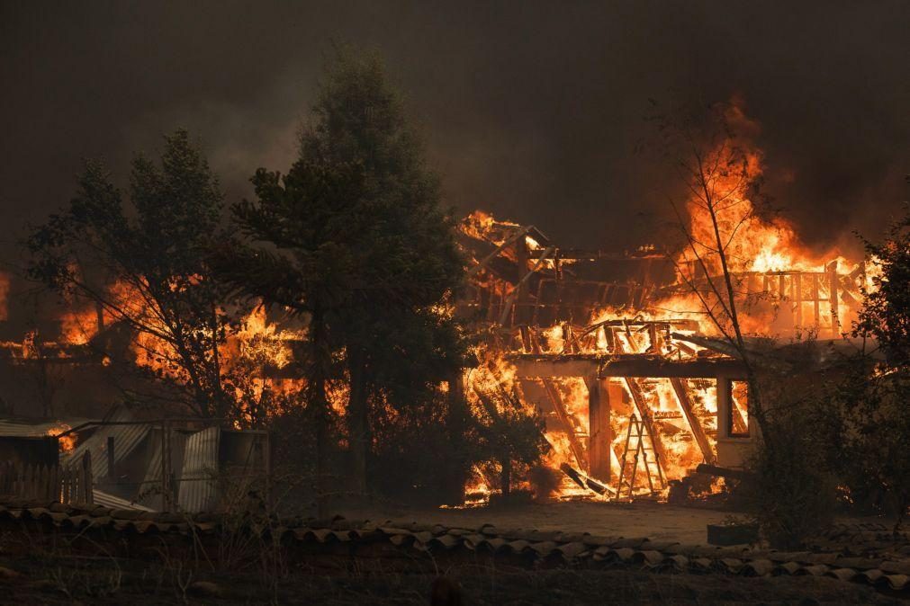 Sobe para 22 número de mortos em incêndios florestais no Chile