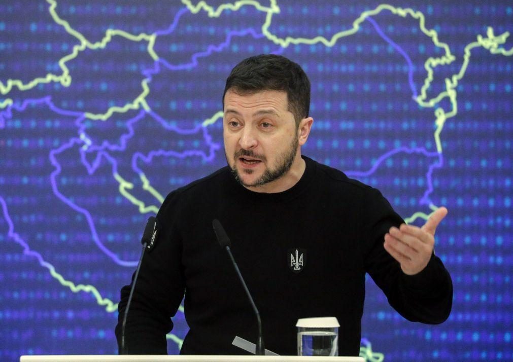Zelensky apela à unidade perante avanço russo no leste do país
